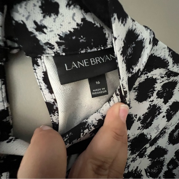 Lane Bryant Womens Leopard Print Top Blouse Short Sleeve Black White Size 16 - Picture 8 of 10